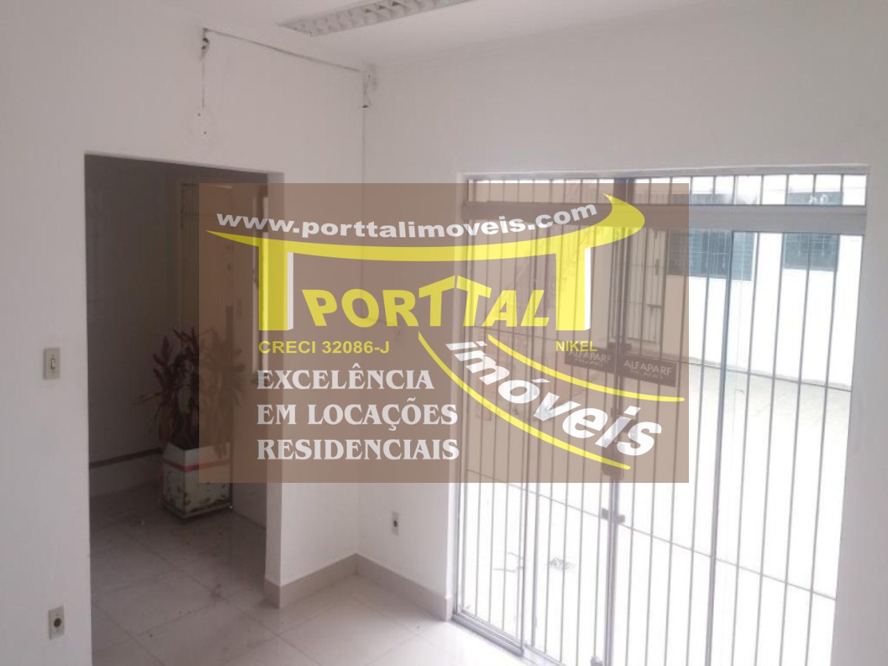 Casa Comercial para alugar com 5 quartos, 200m² - Foto 3