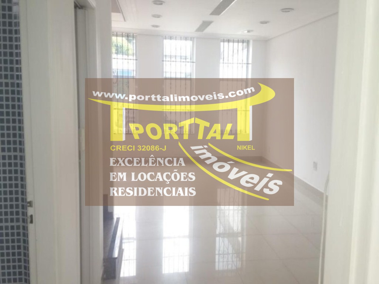 Casa Comercial para alugar com 5 quartos, 200m² - Foto 2