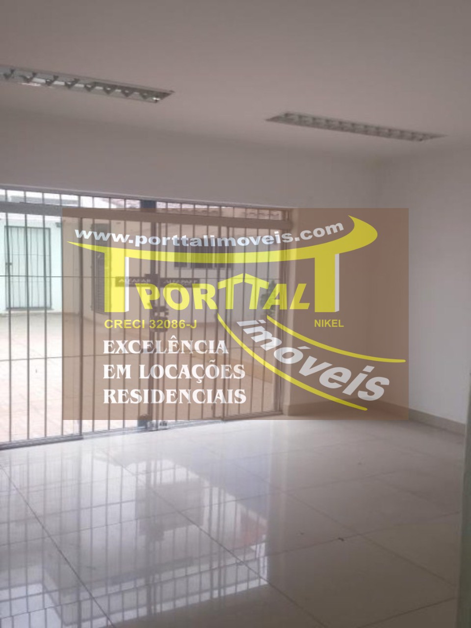 Casa Comercial para alugar com 5 quartos, 200m² - Foto 4