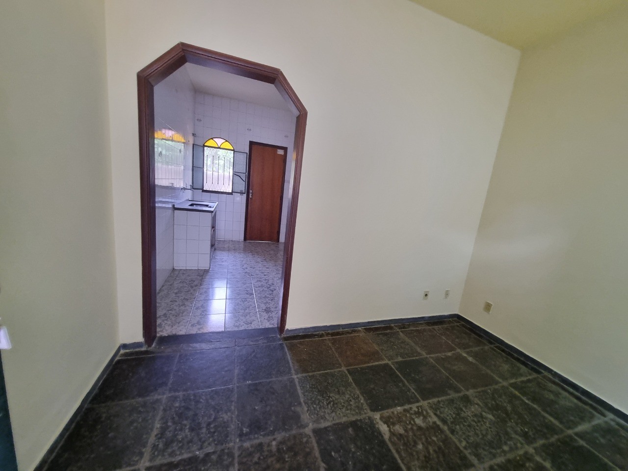 Casa para alugar com 2 quartos, 50m² - Foto 4