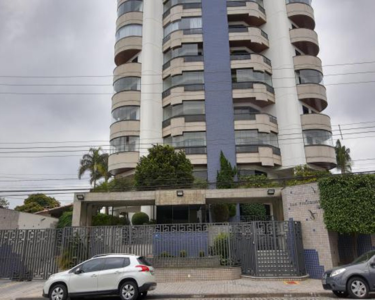 Apartamento à venda com 4 quartos, 180m² - Foto 1