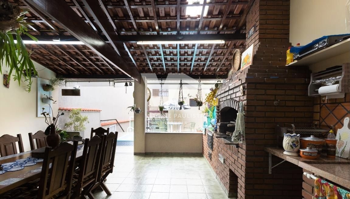 Casa à venda com 4 quartos, 250m² - Foto 2