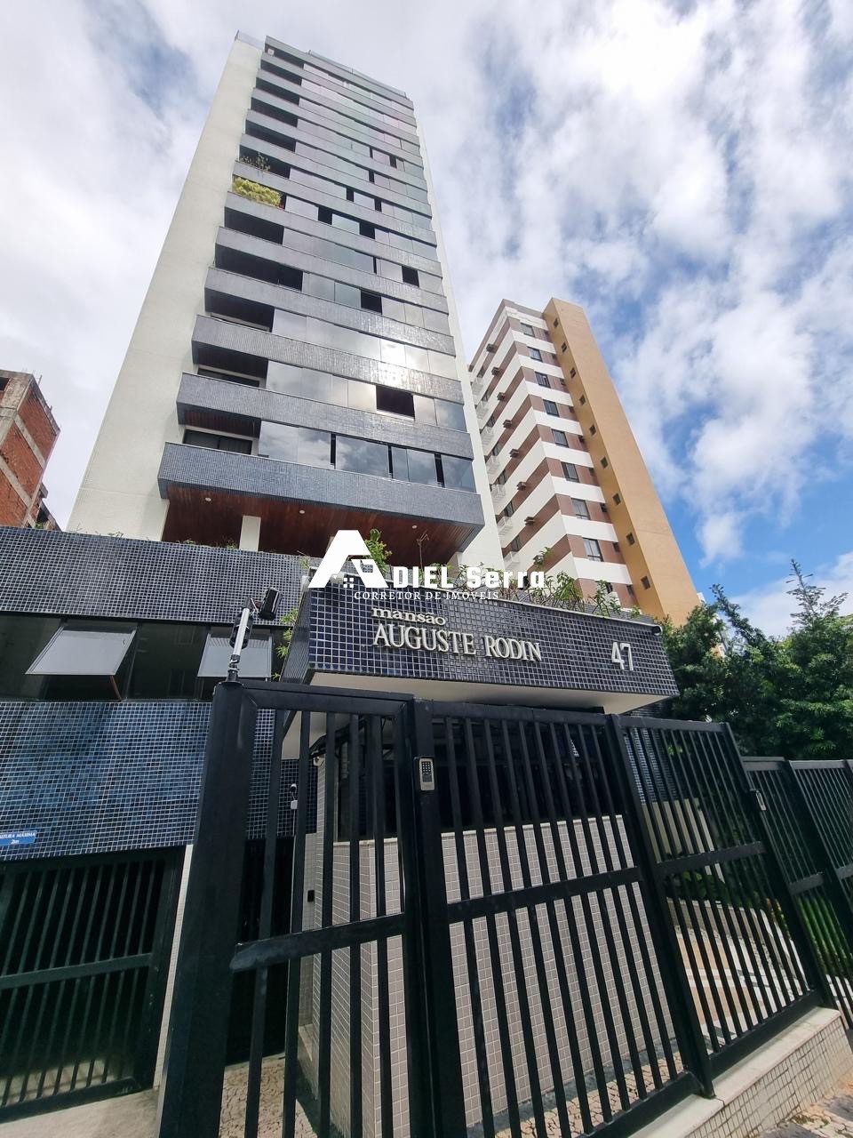 Apartamento - Caminho das árvores