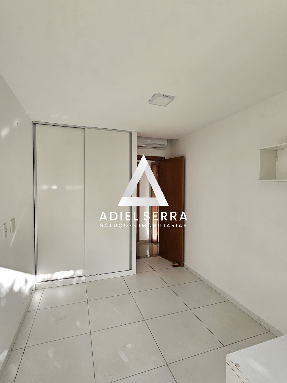 Apartamento - Buraquinho