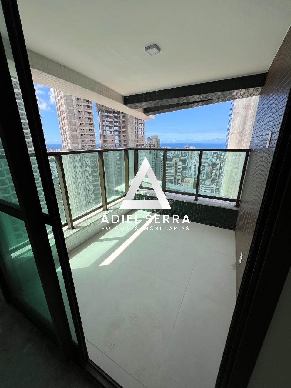 Apartamento - Caminho das árvores