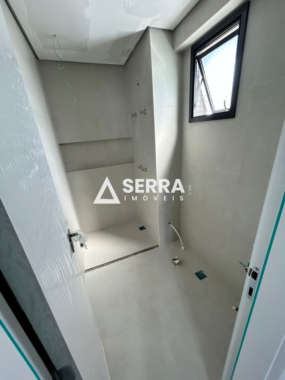 Apartamento - Caminho das árvores