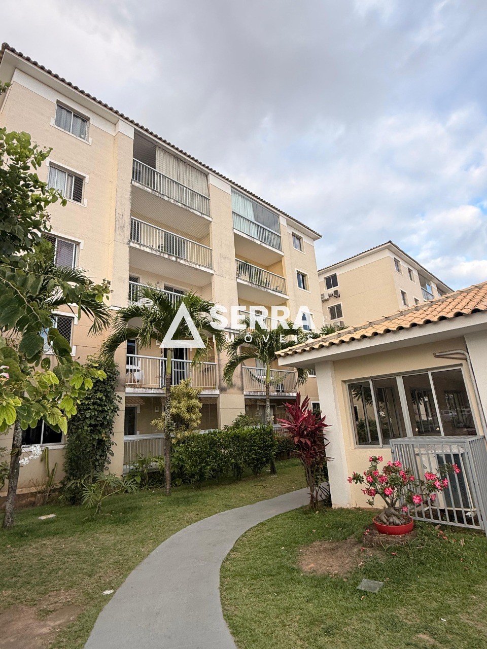 Apartamento - Buraquinho