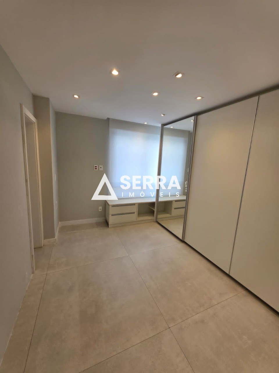 Apartamento - Caminho das árvores
