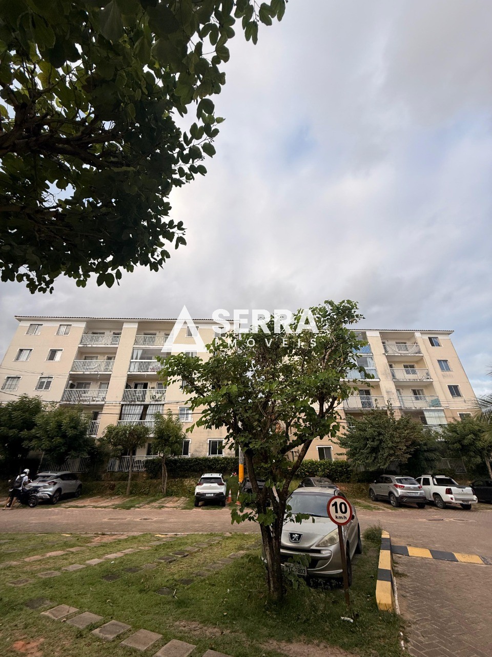Apartamento - Buraquinho