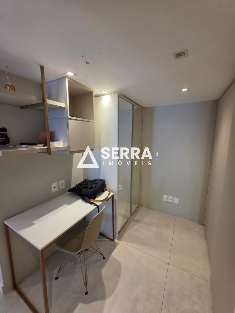 Apartamento - Caminho das árvores