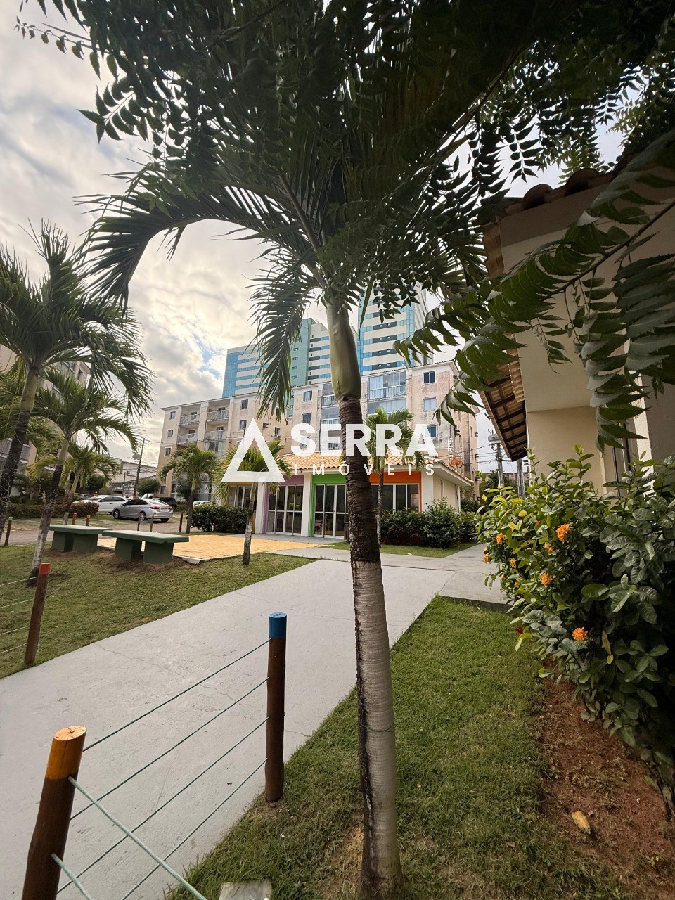 Apartamento - Buraquinho
