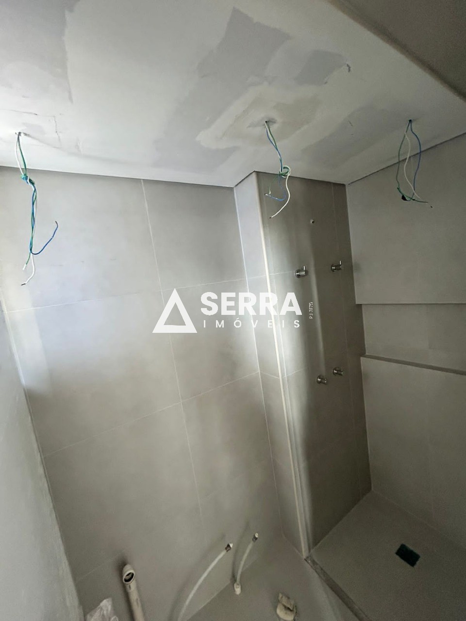 Apartamento - Caminho das árvores