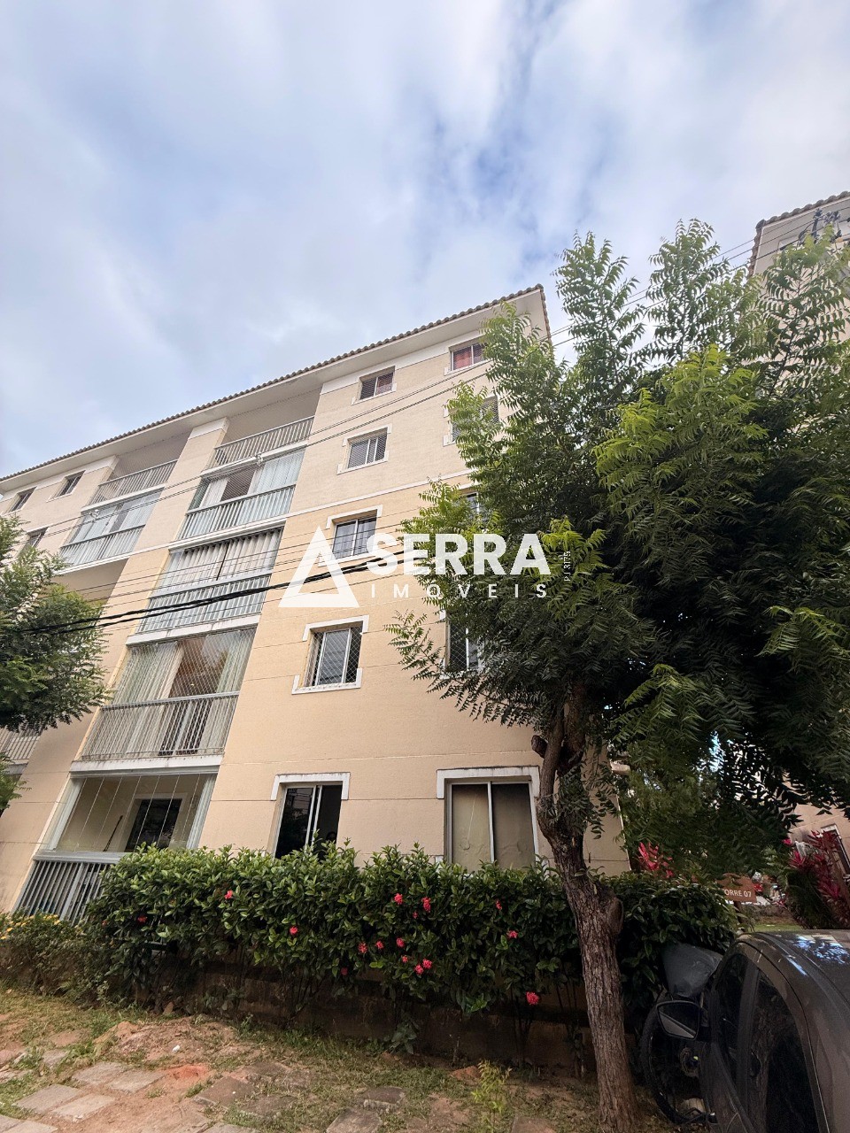 Apartamento - Buraquinho