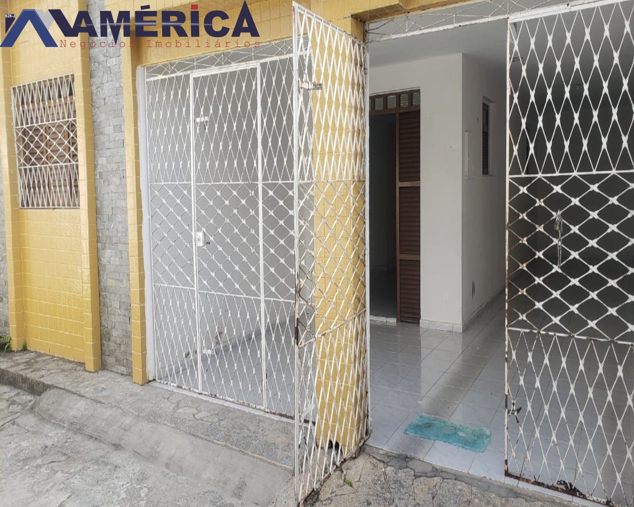 Casa à venda com 2 quartos, 110m² - Foto 2