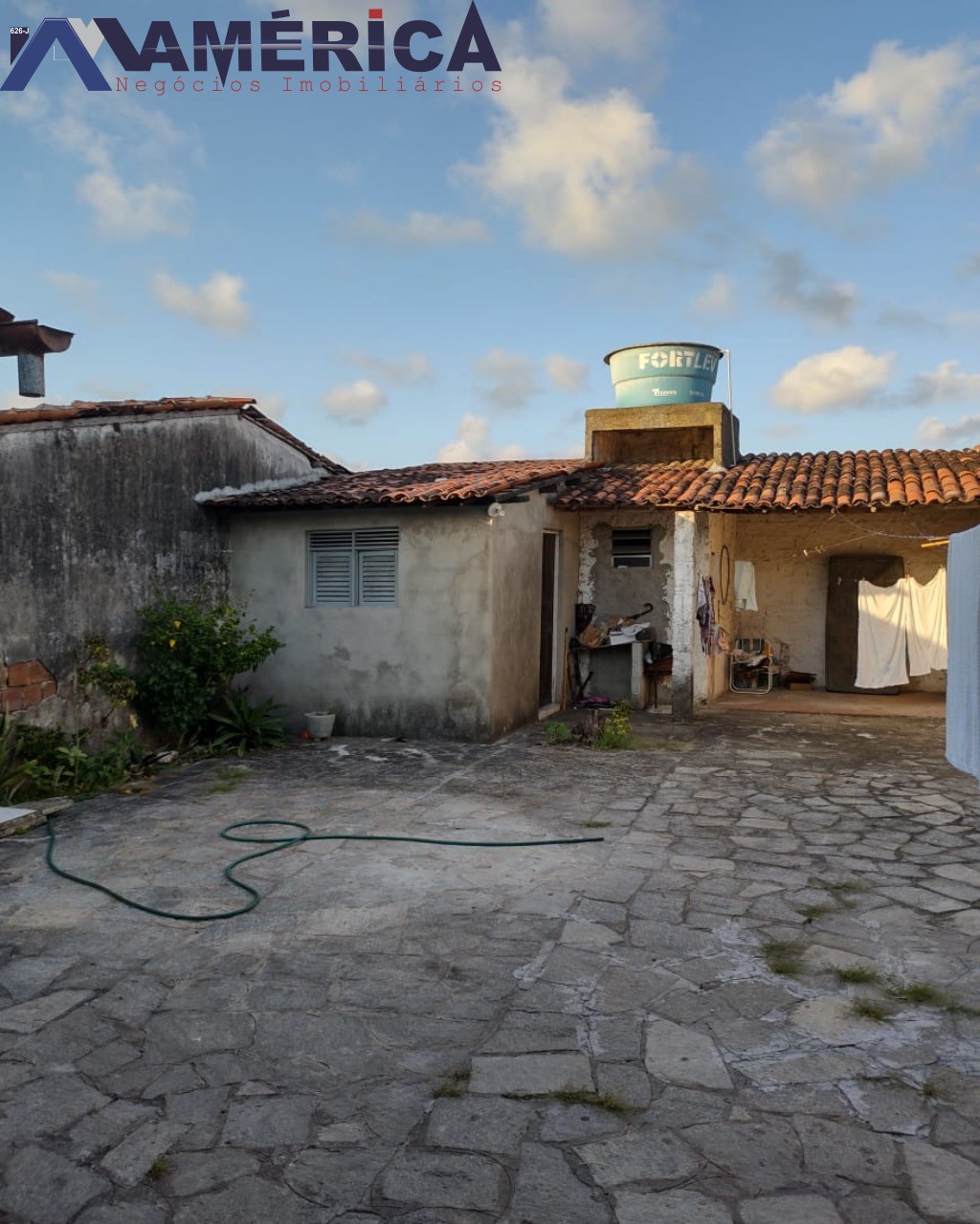 Casa à venda com 3 quartos, 120m² - Foto 2