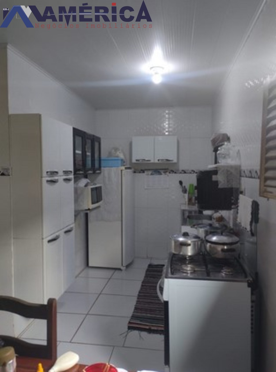 Casa à venda com 3 quartos, 85m² - Foto 4