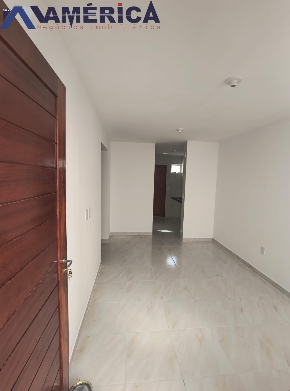 Casa à venda com 2 quartos, 90m² - Foto 2