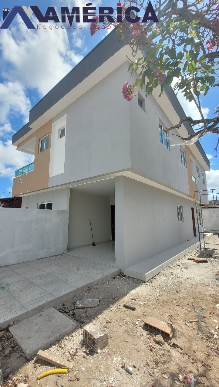 Casa à venda com 3 quartos, 68m² - Foto 1