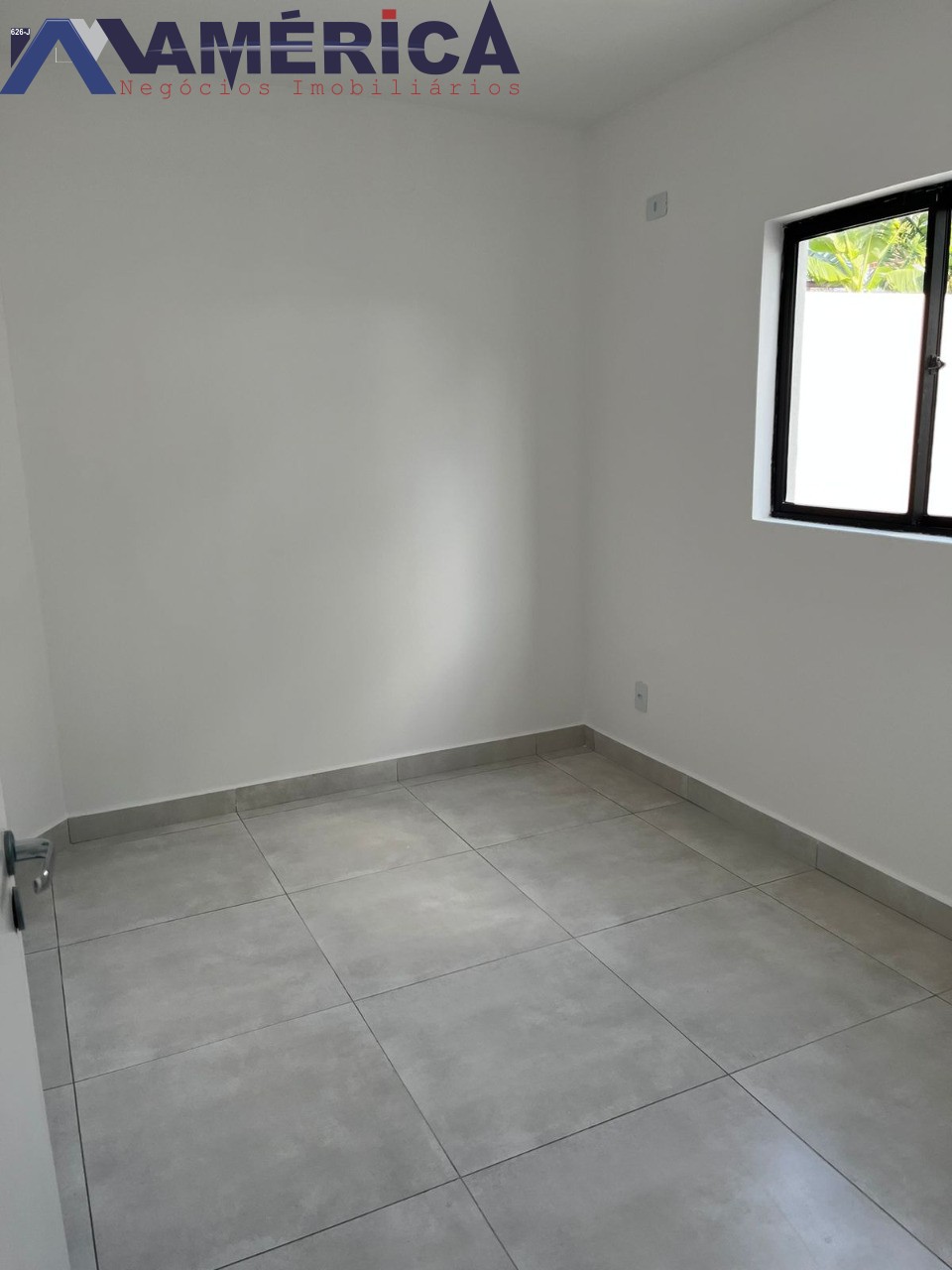 Casa à venda com 2 quartos, 54m² - Foto 2