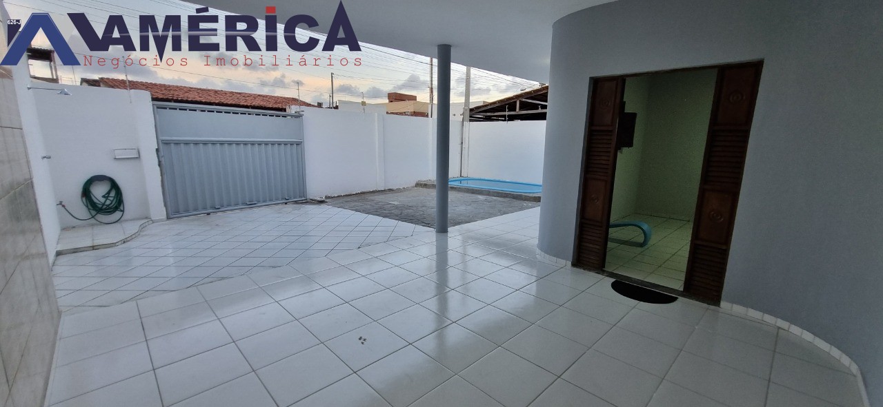 Casa à venda com 3 quartos, 136m² - Foto 3