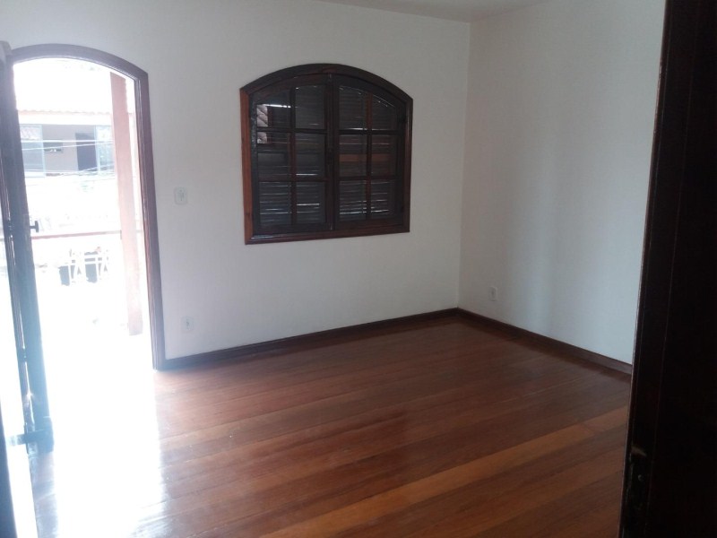 Casa à venda e aluguel com 3 quartos, 130m² - Foto 4