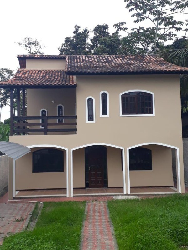 Casa à venda com 4 quartos, 200m² - Foto 1