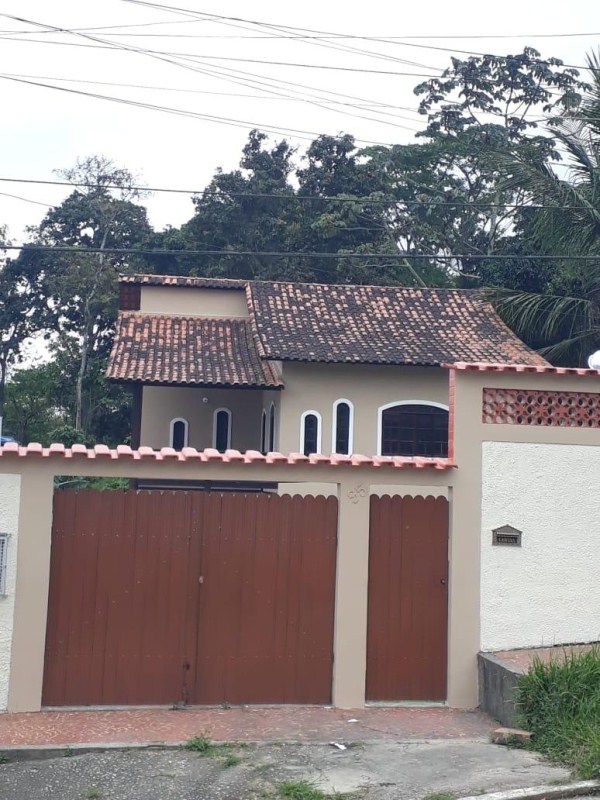 Casa à venda com 4 quartos, 200m² - Foto 2