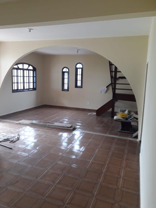 Casa à venda com 4 quartos, 200m² - Foto 3