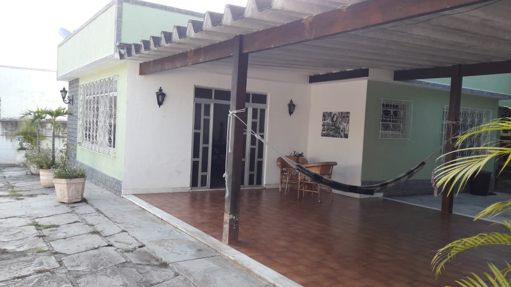 Casa à venda com 4 quartos, 150m² - Foto 1