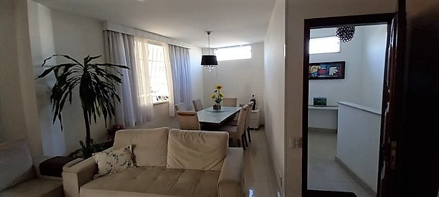 Casa à venda com 5 quartos, 245m² - Foto 2