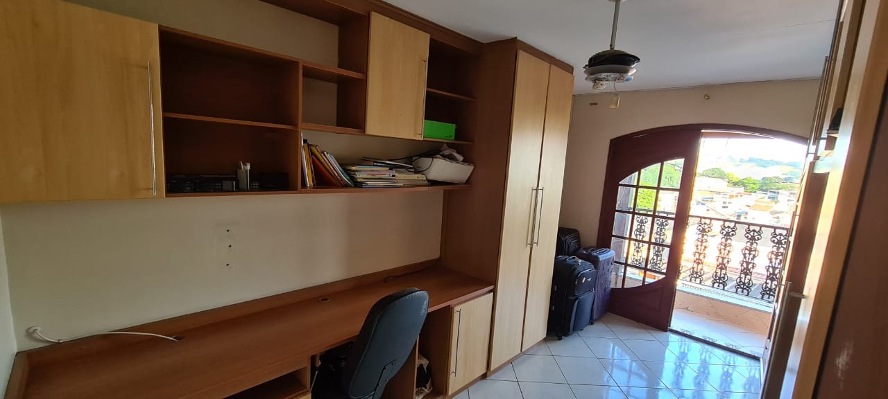 Casa à venda com 6 quartos, 245m² - Foto 25