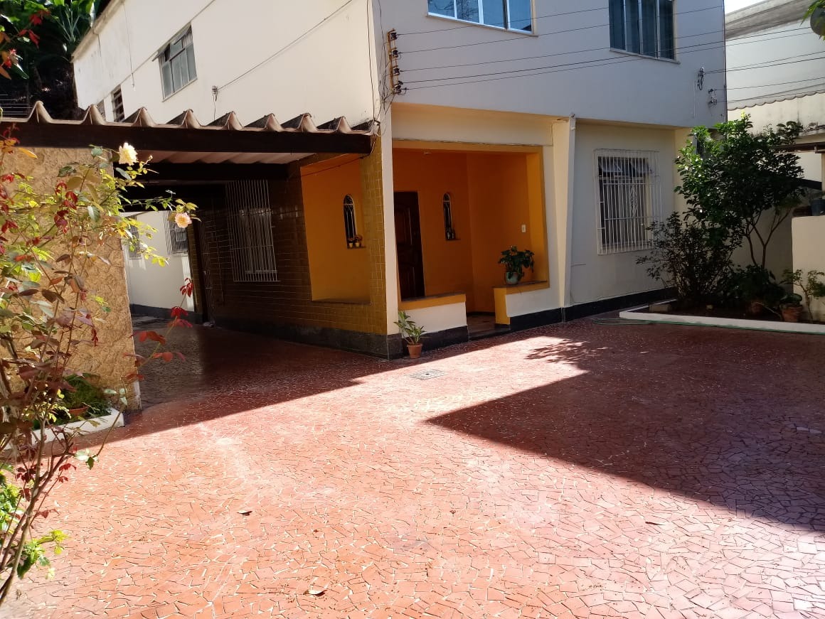 Casa à venda com 3 quartos, 250m² - Foto 3