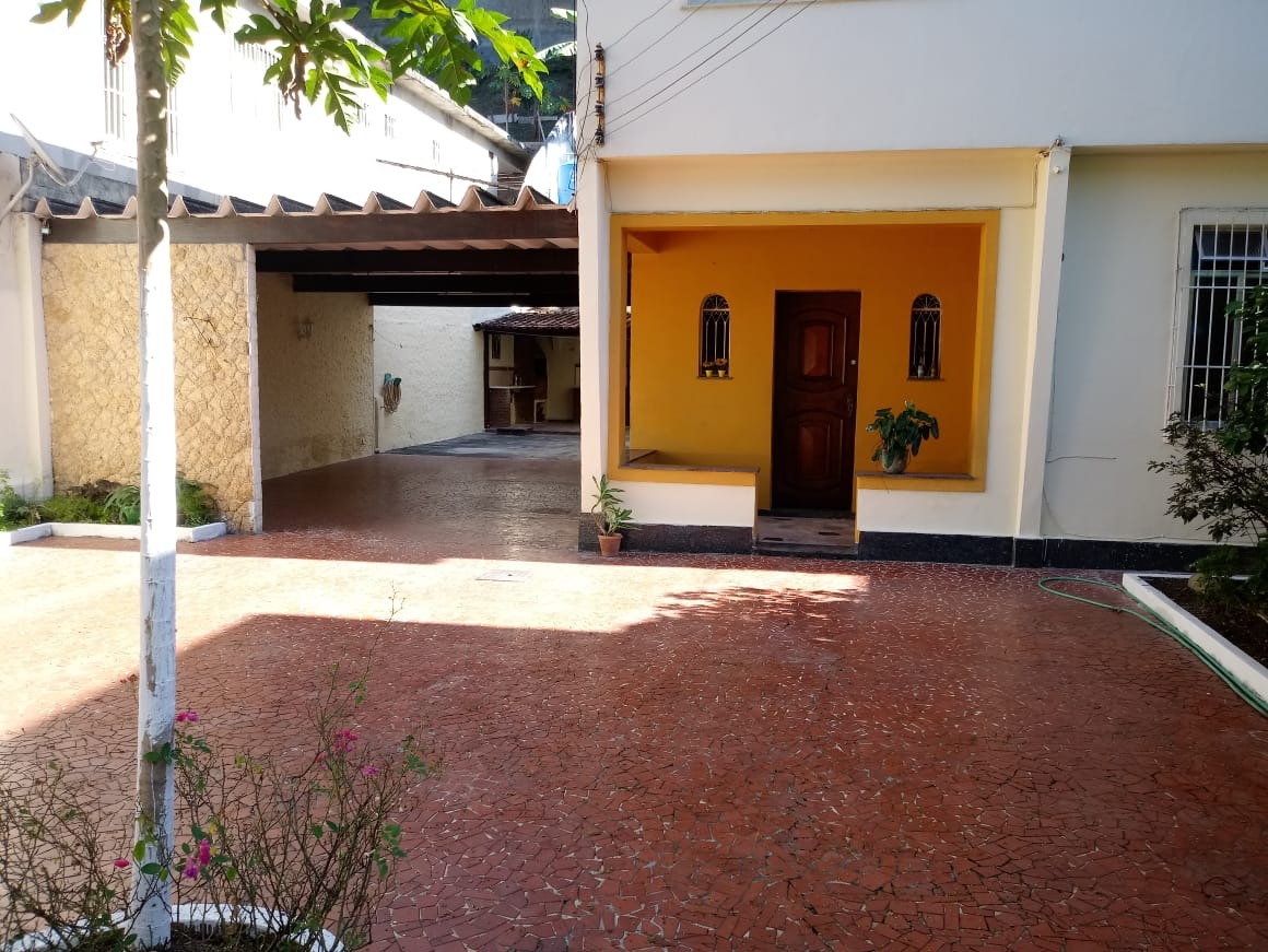 Casa à venda com 3 quartos, 250m² - Foto 4