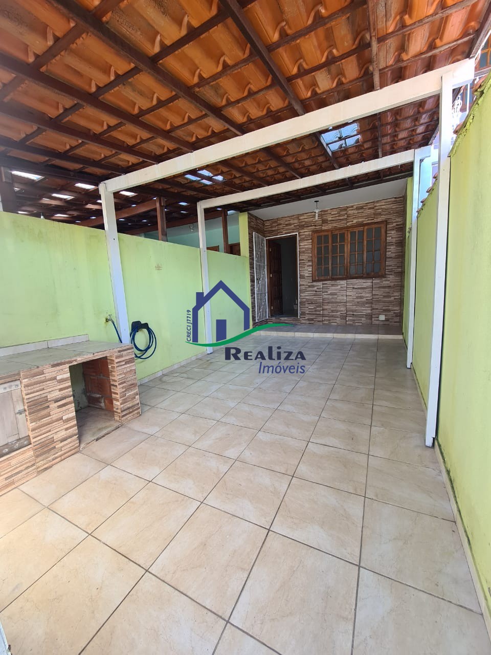 Casa à venda com 2 quartos, 60m² - Foto 1