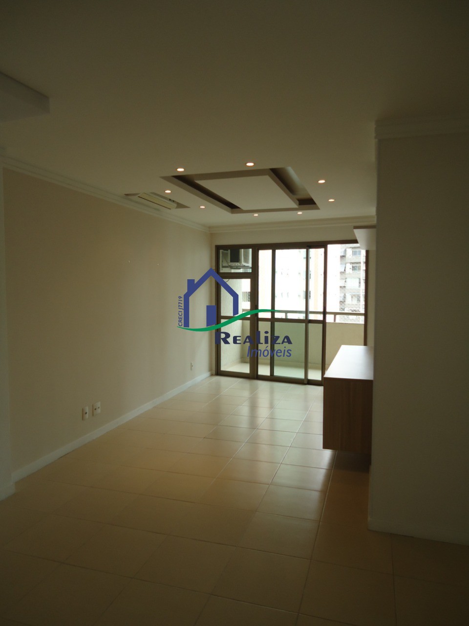 Apartamento à venda com 3 quartos, 95m² - Foto 2