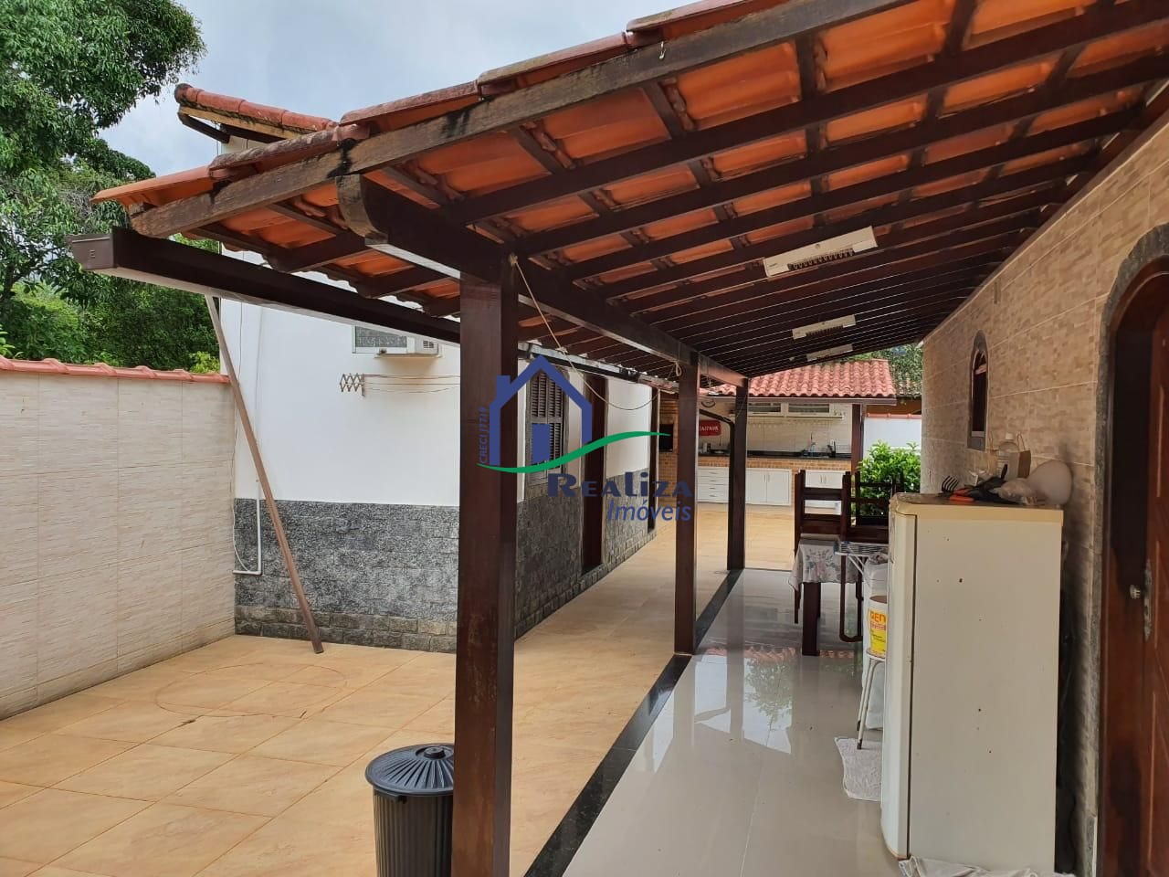 Casa à venda com 5 quartos, 100m² - Foto 3