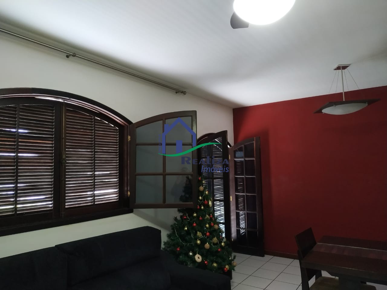 Casa à venda com 2 quartos, 150m² - Foto 1