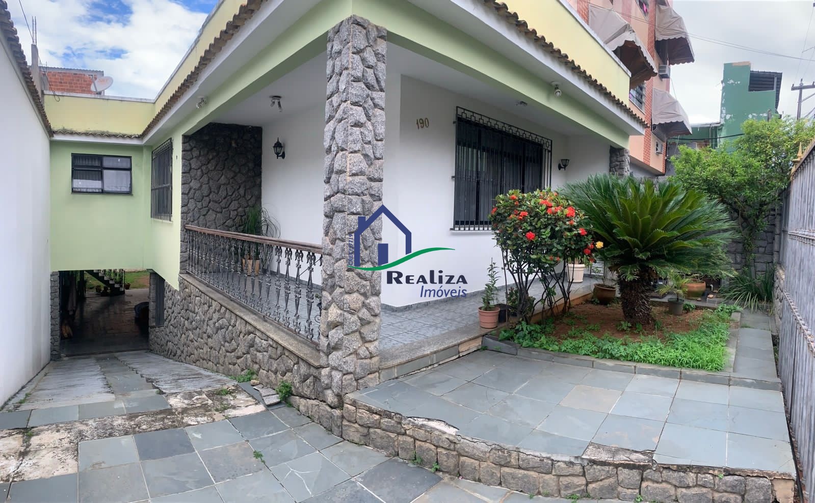 Casa à venda com 3 quartos, 300m² - Foto 1