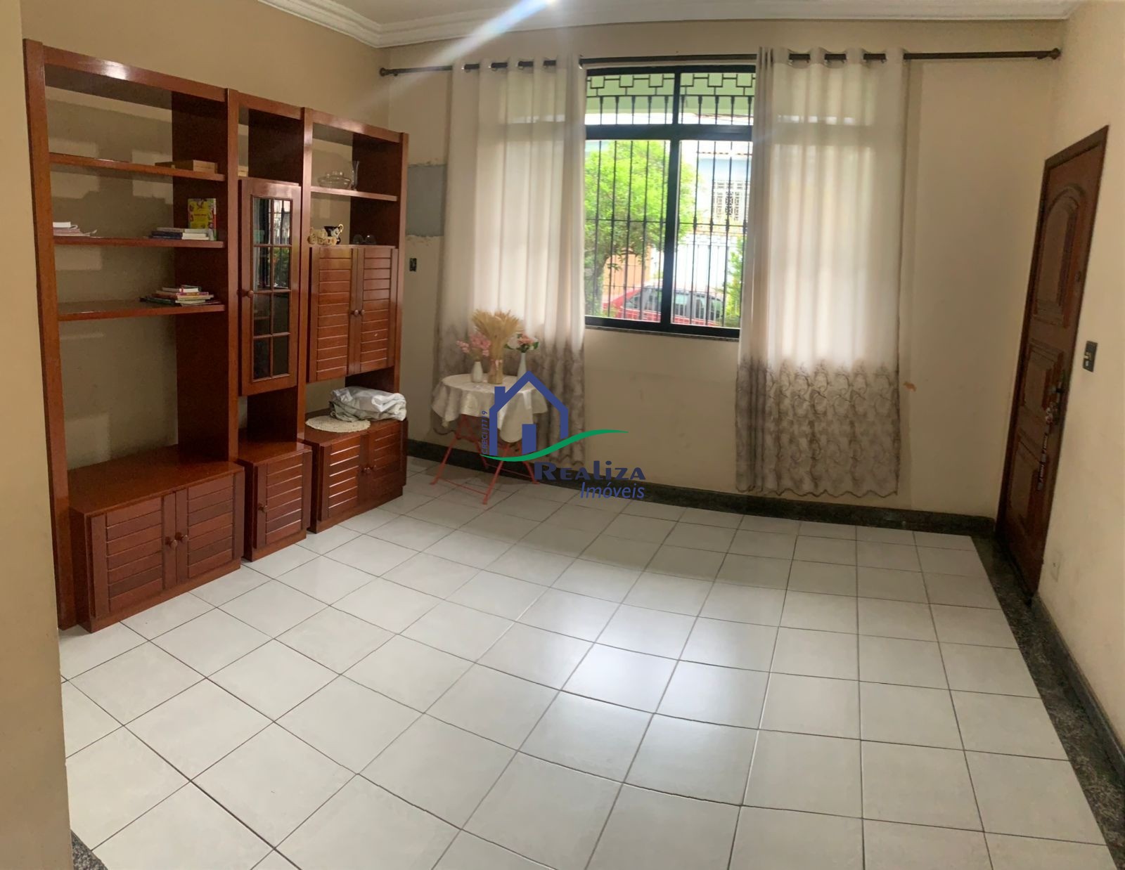 Casa à venda com 3 quartos, 300m² - Foto 2