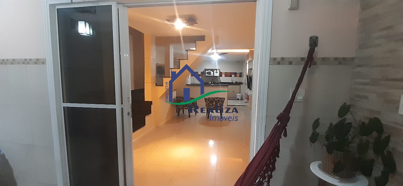 Casa à venda com 3 quartos, 98m² - Foto 4