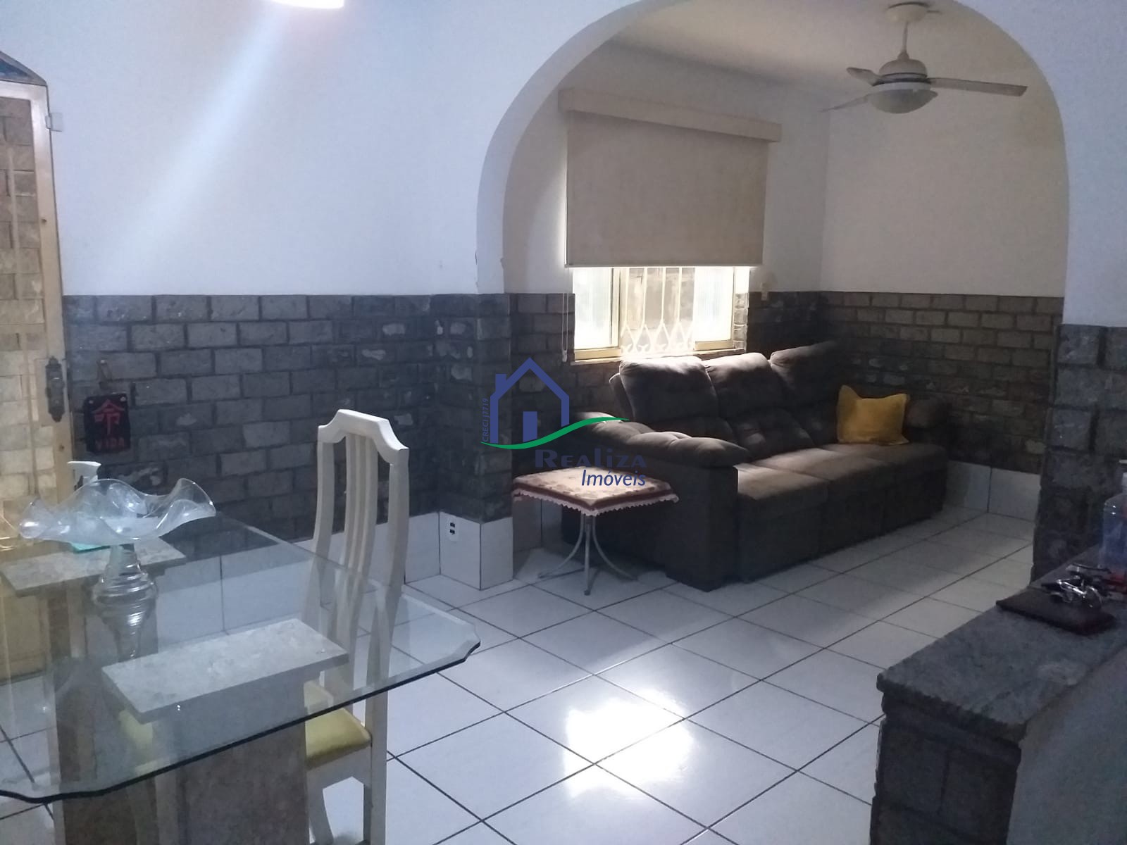 Casa à venda com 4 quartos, 160m² - Foto 1