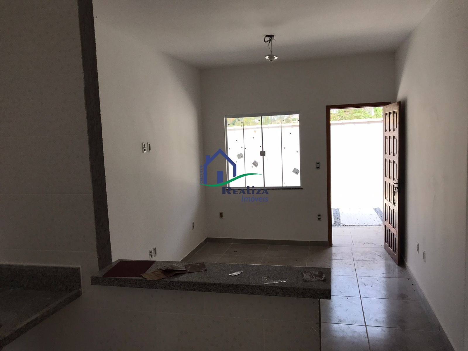 Casa à venda com 2 quartos, 60m² - Foto 2