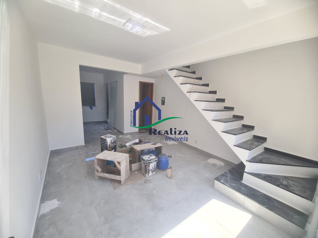 Casa à venda com 2 quartos, 80m² - Foto 2