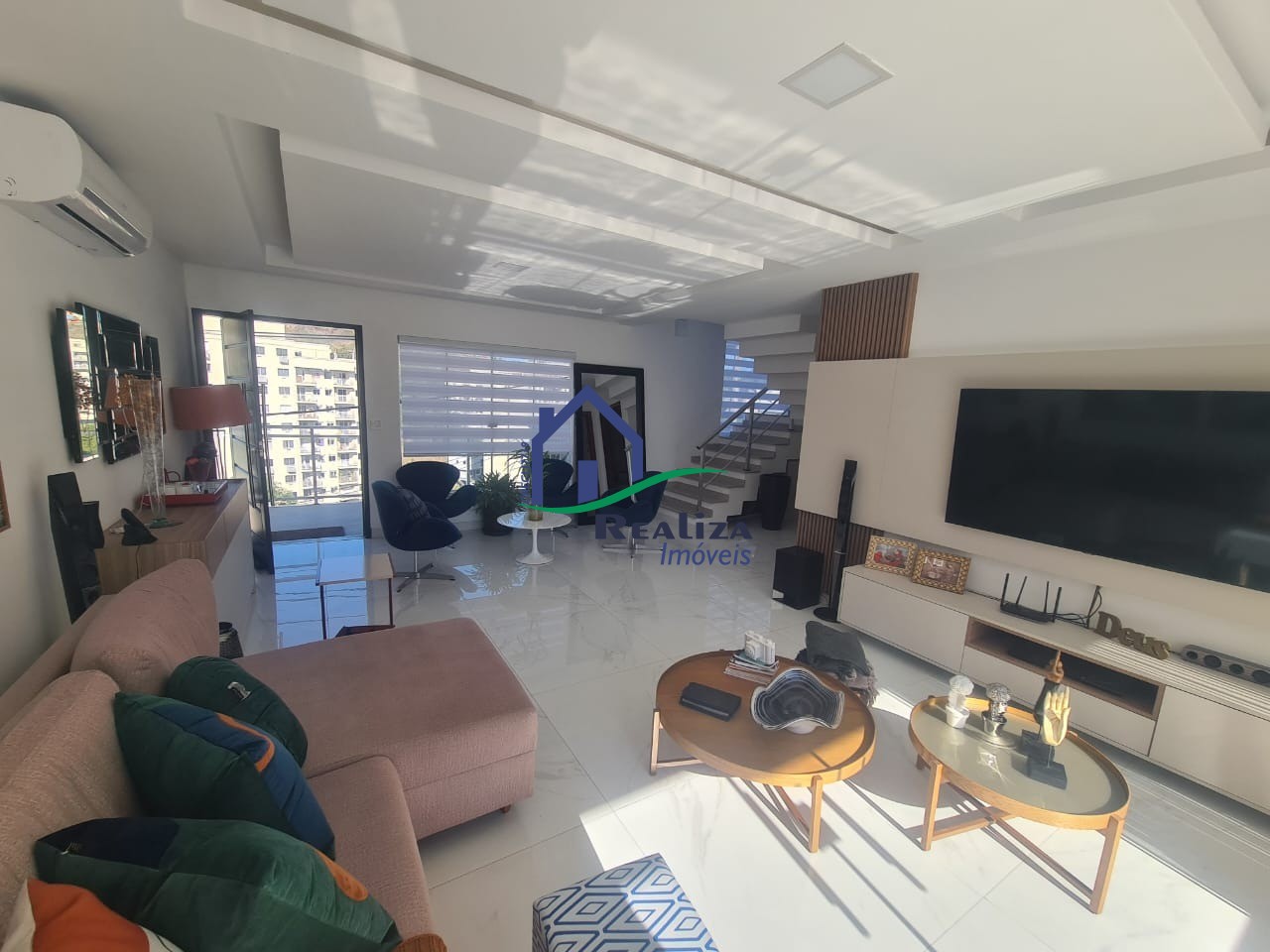 Casa à venda com 3 quartos, 360m² - Foto 1