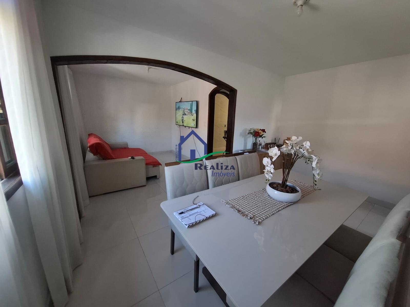 Casa à venda com 2 quartos, 105m² - Foto 1