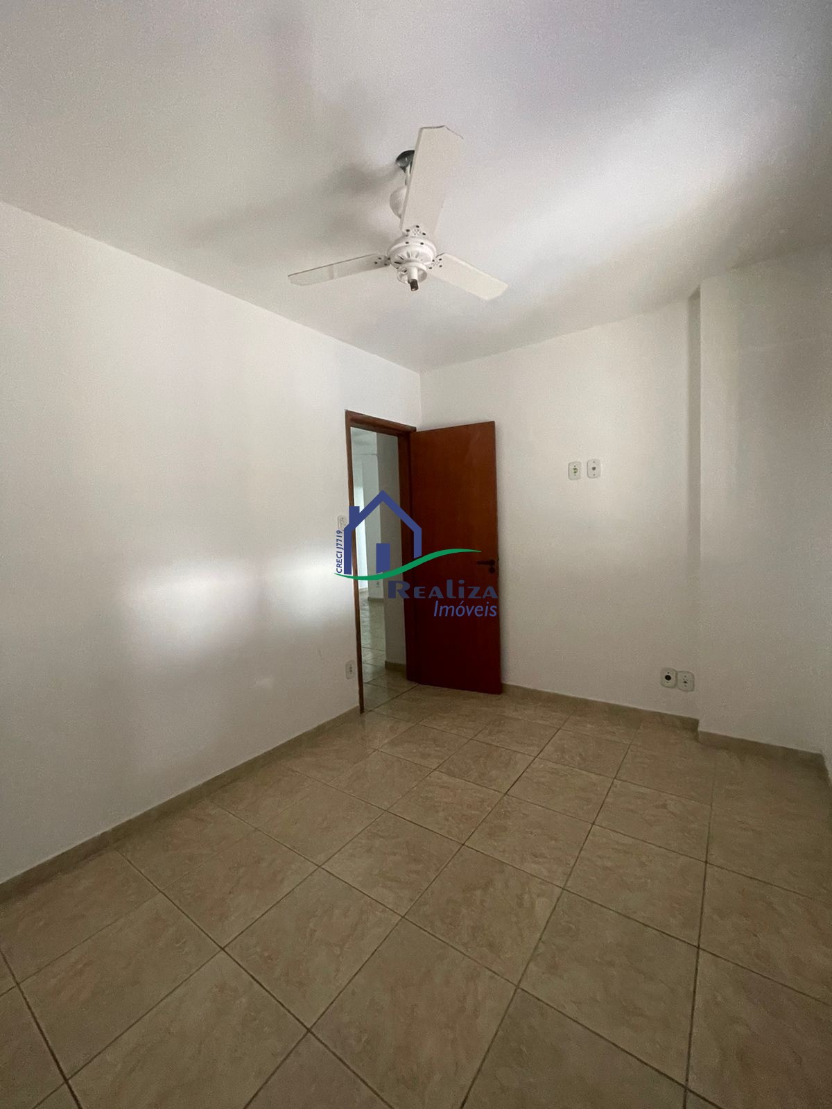 Apartamento à venda com 2 quartos, 65m² - Foto 3