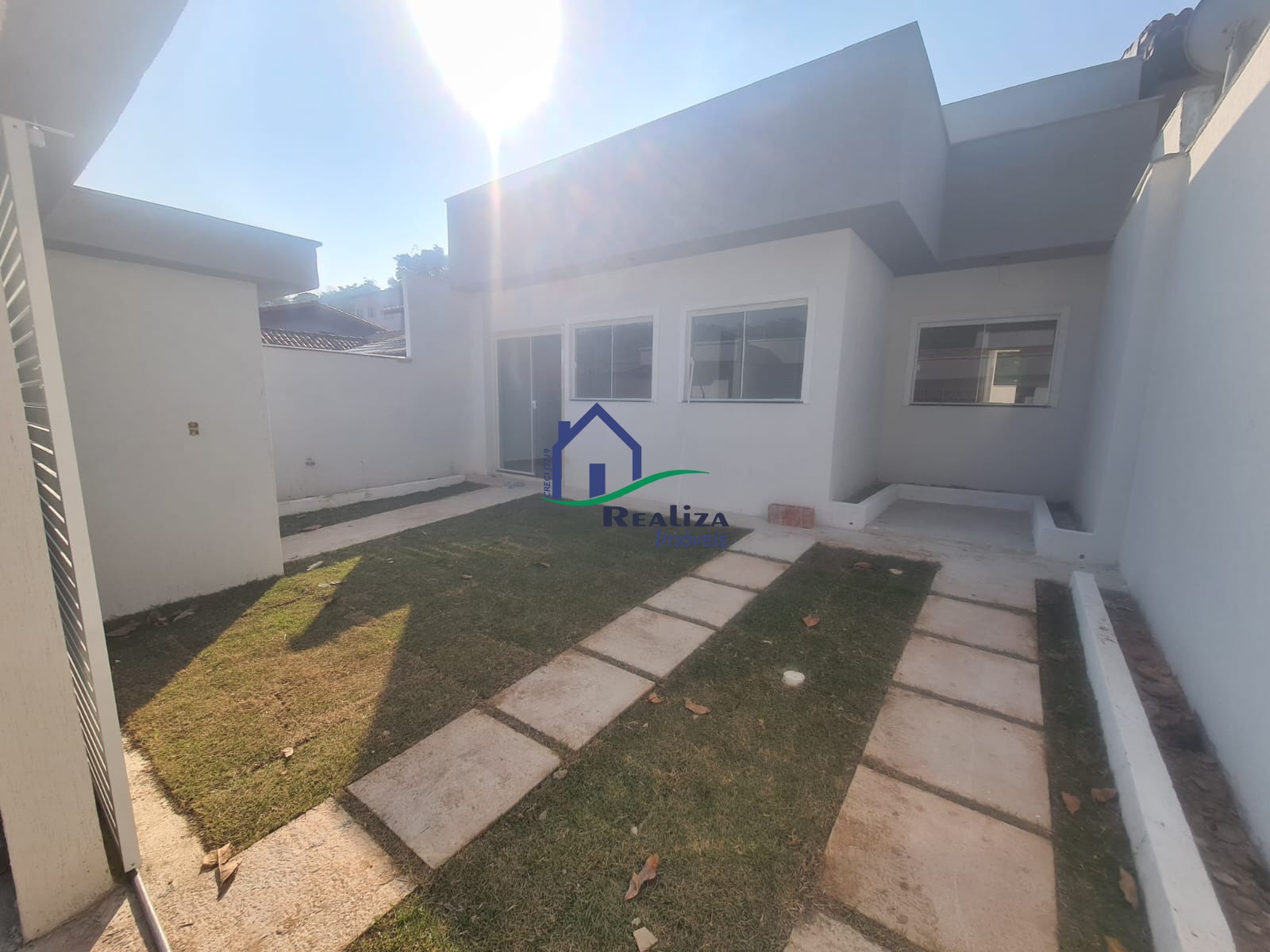 Casa à venda com 2 quartos, 88m² - Foto 1