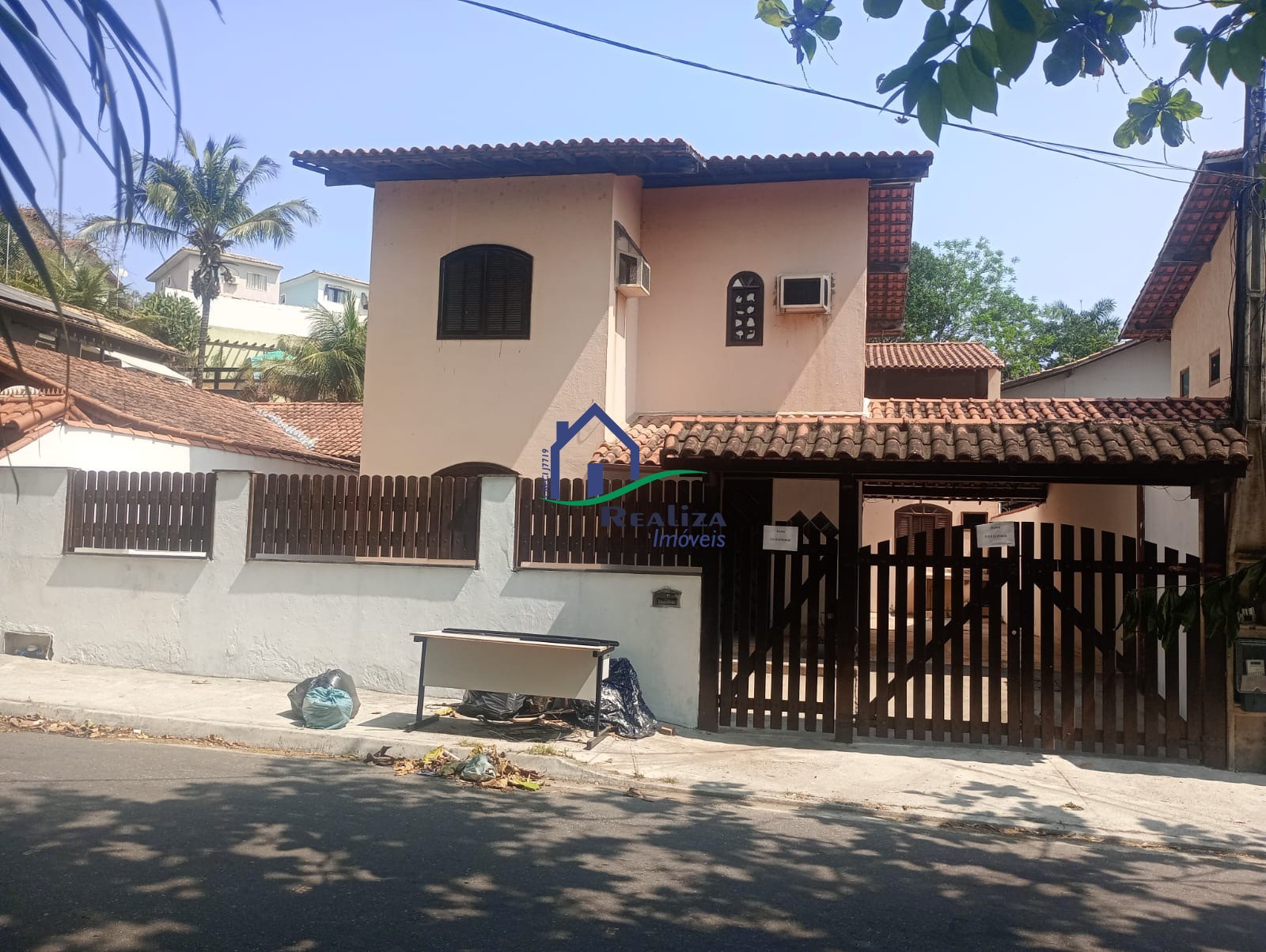 Casa para alugar com 5 quartos, 250m² - Foto 1