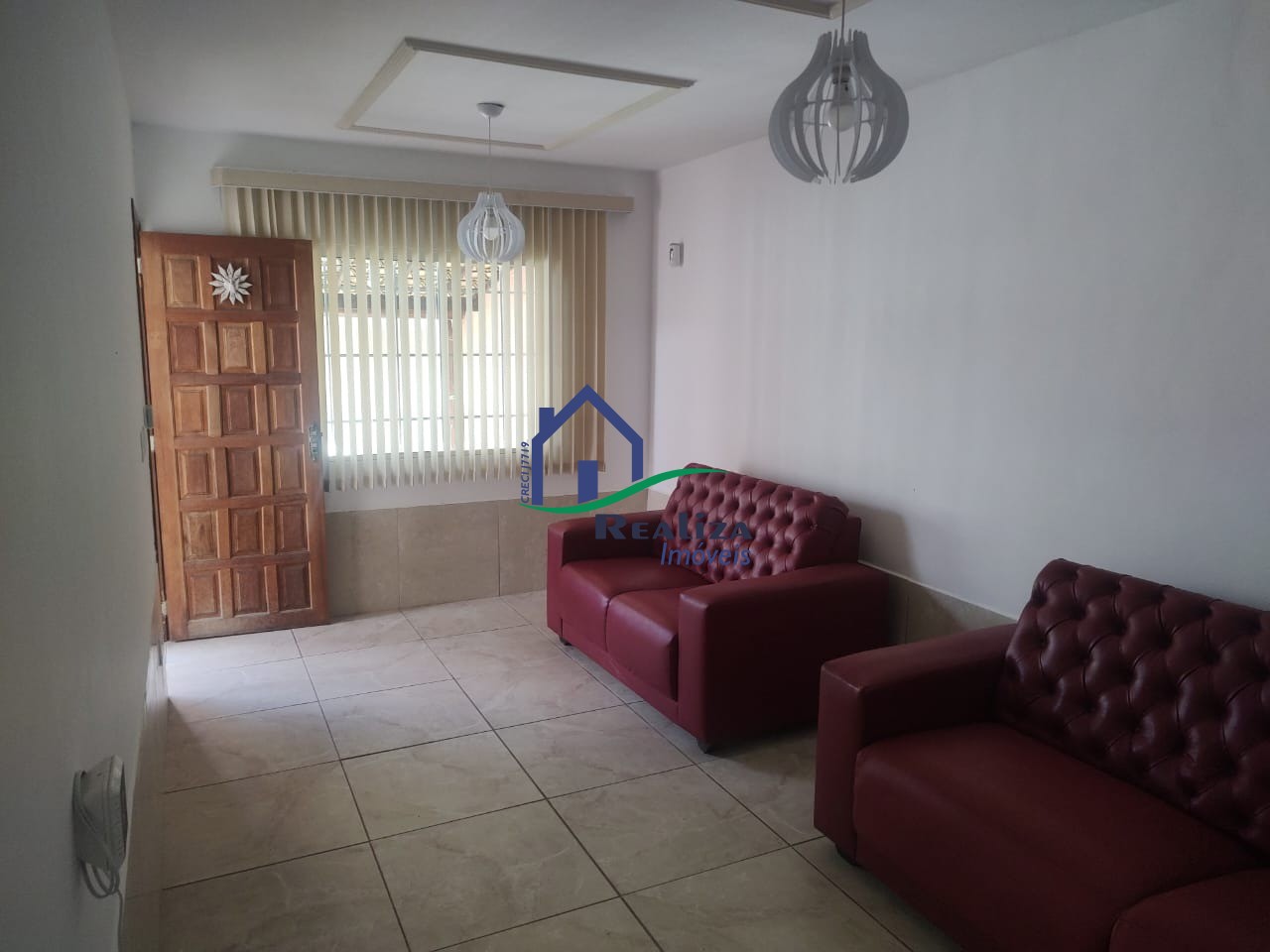 Casa à venda com 3 quartos, 300m² - Foto 1