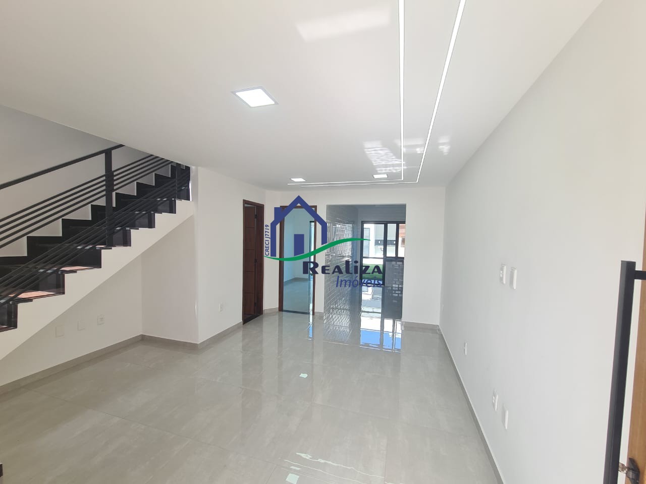 Casa à venda com 3 quartos, 94m² - Foto 4